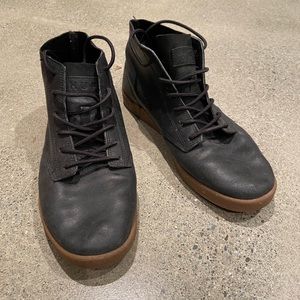 HUF mens size  11 leather high top shoes in excellent used condition